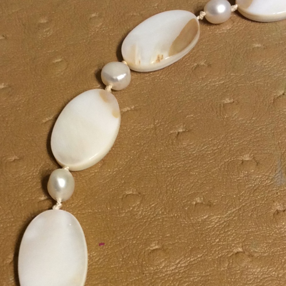 😍Shell Medallion Necklace😍 - Picture 5 of 11